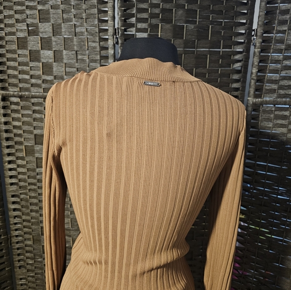 NEW GUESS SWEATER - Picture 2 of 8